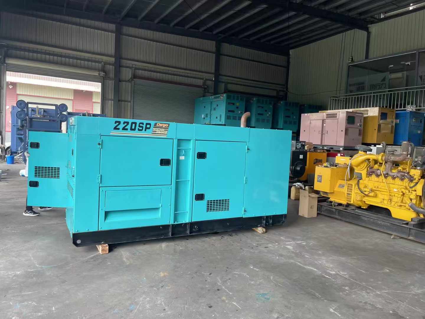 赤坎柴油发电机组长期不间断运行时，如何监控其温度和压力？