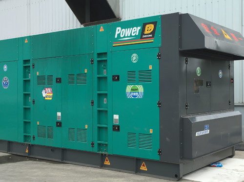 赤坎升级发电机组的过程中需要注意哪些安全事项？