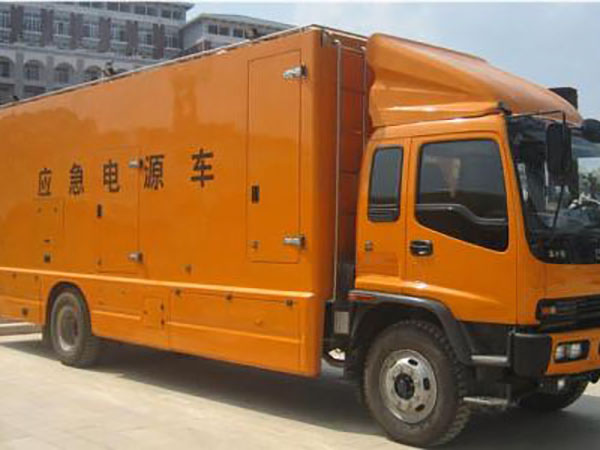 赤坎冬季柴油发电机启动前，如何检查燃油系统中的积水？